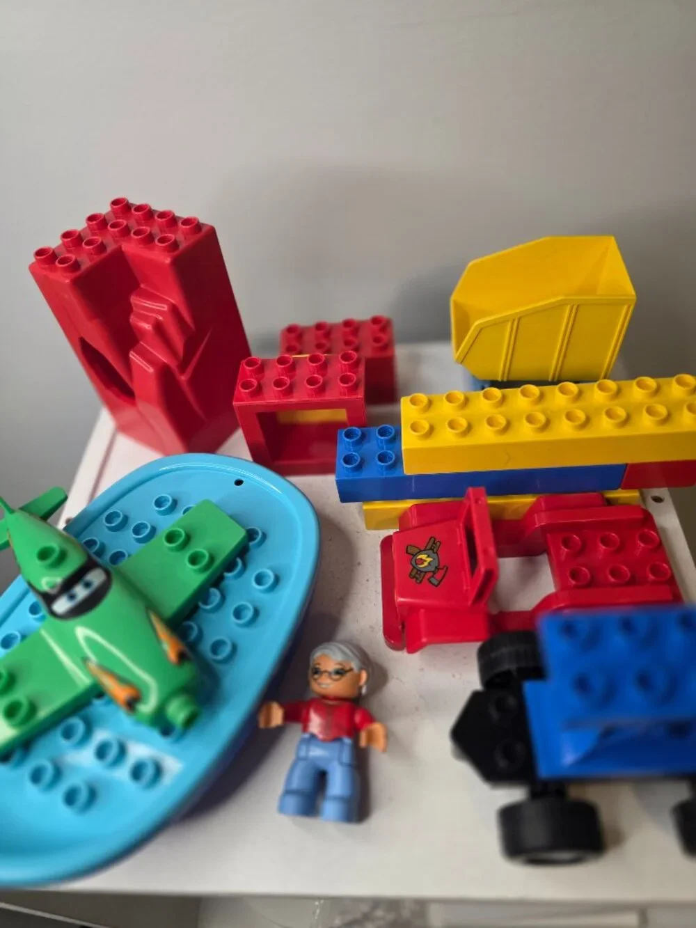 Duplo Container With Various Pieces Inside - Picture 2 of 7